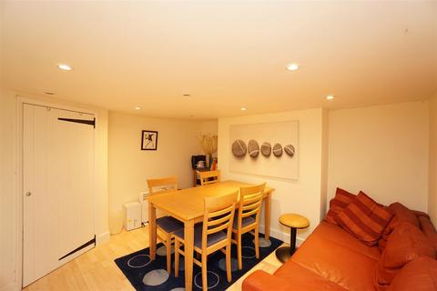 9 Longfield Road, Sheffield, S10 1QW