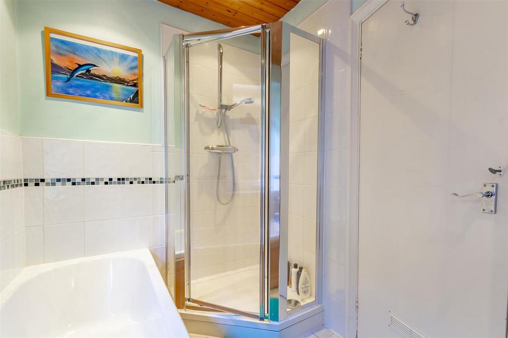 BATHROOM DSC 3421-HDR copy.jpg