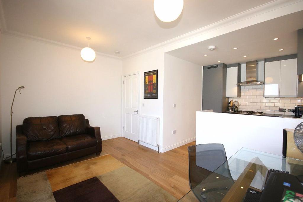 Bonnington Road, Edinburgh 1 bed flat £825 pcm (£190 pw)