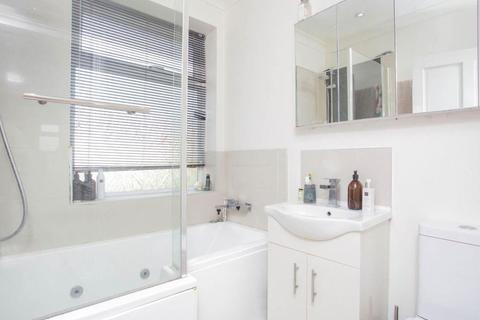 80 Grange Road, Guildford, GU2 9QD