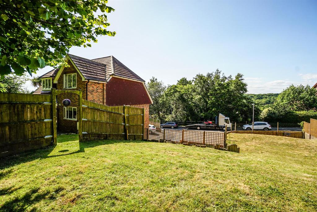 Eisenhower Drive, St. LeonardsOnSea 6 bed detached house £600,000