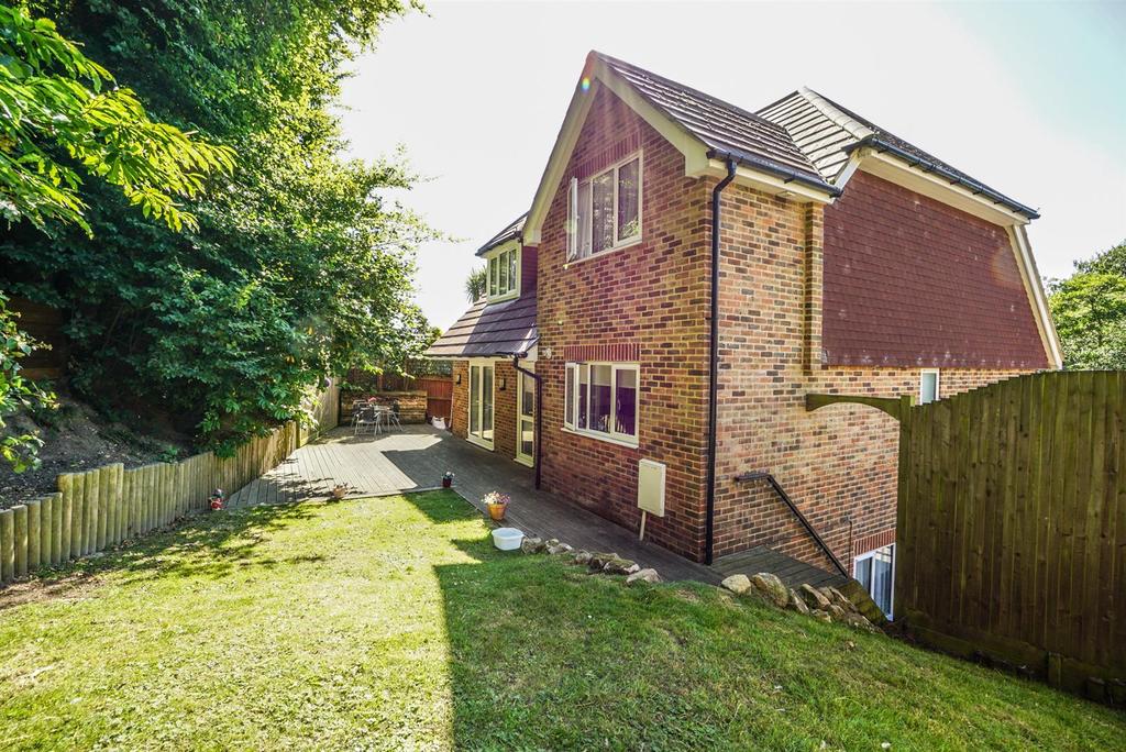 Eisenhower Drive, St. LeonardsOnSea 6 bed detached house £600,000