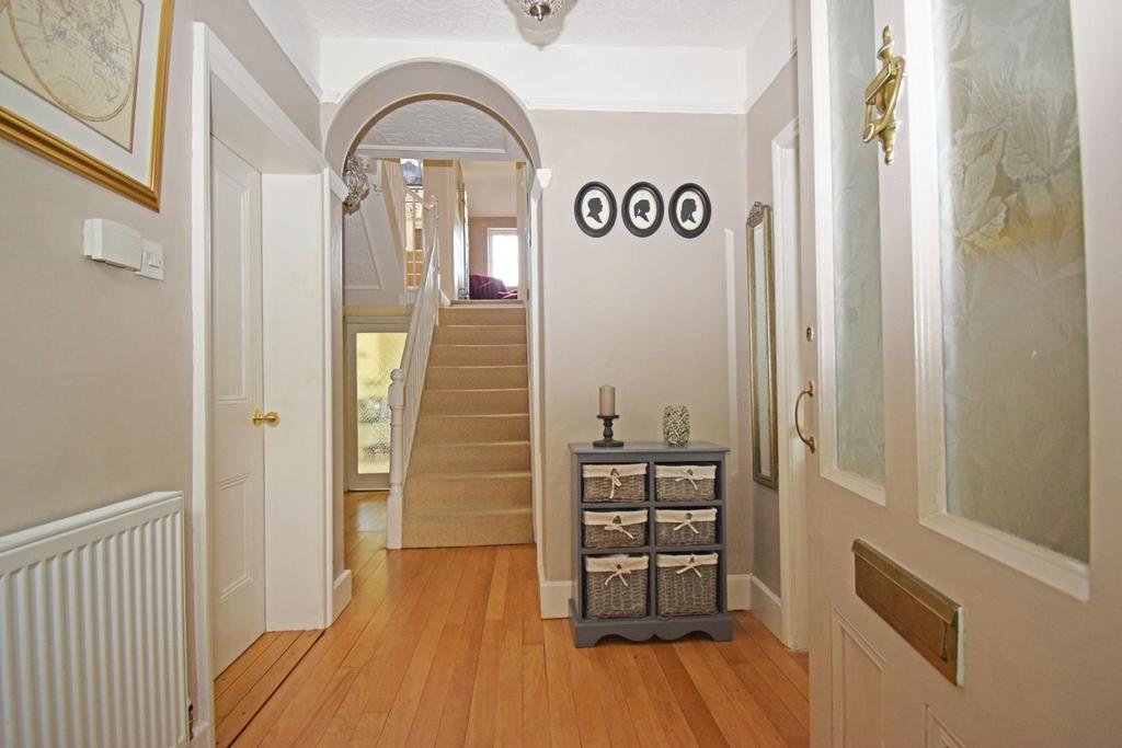 4 Church Lane, hall.jpg