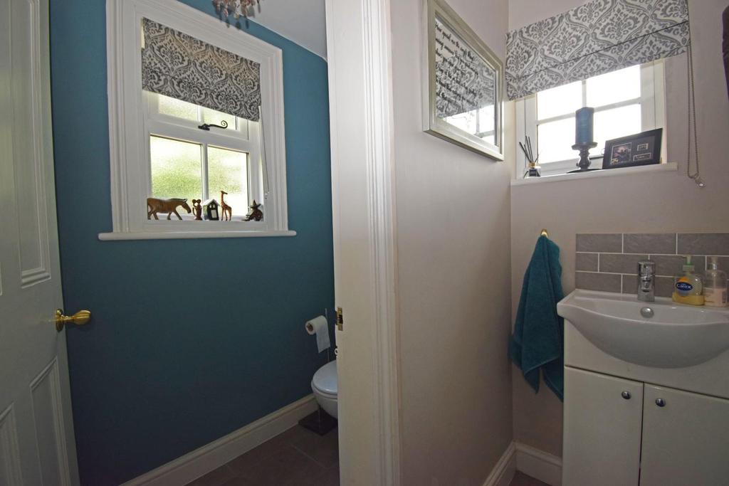 4 Church Lane, cloakroom.jpg