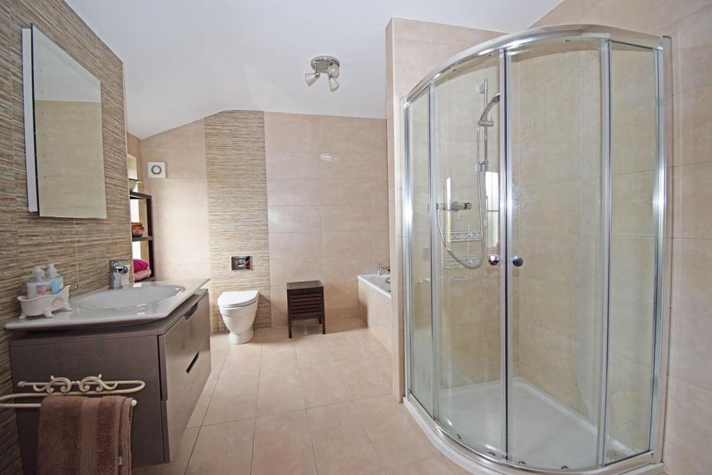 4 Church Lane, bathroom a.jpg