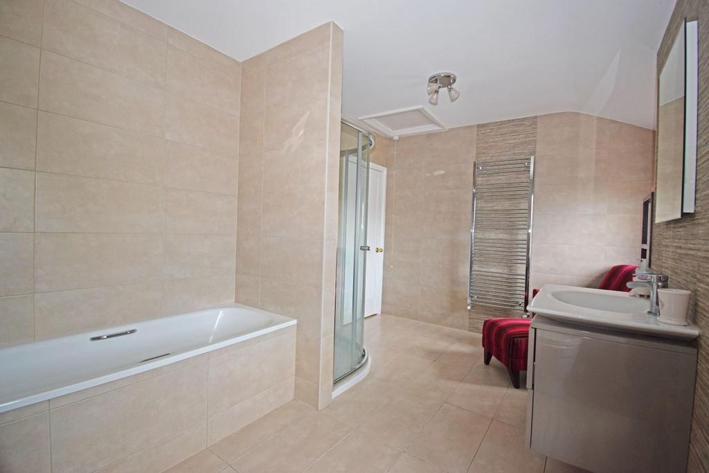 4 Church Lane, bathroom b.jpg