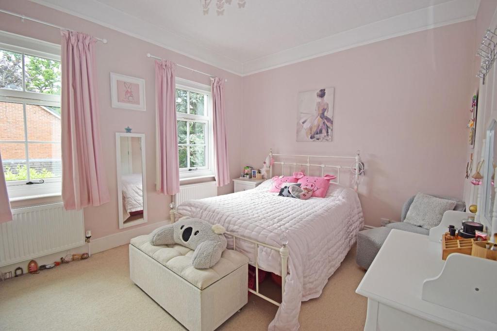 4 Church Lane, bed 2a.jpg