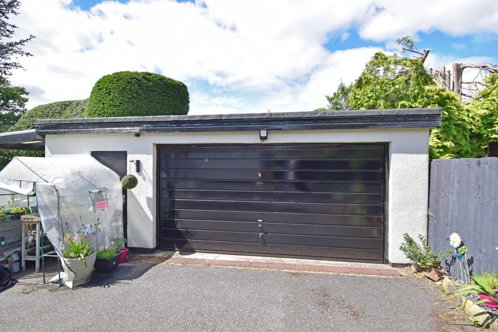 4 Church Lane, garage.jpg