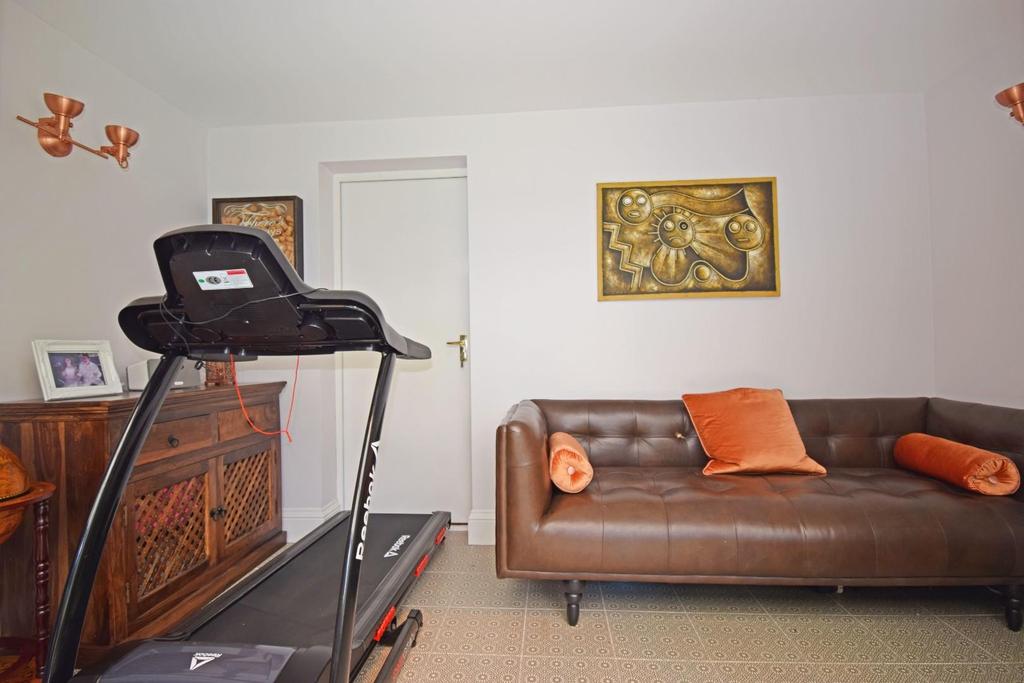 4 Church Lane, garden room.jpg