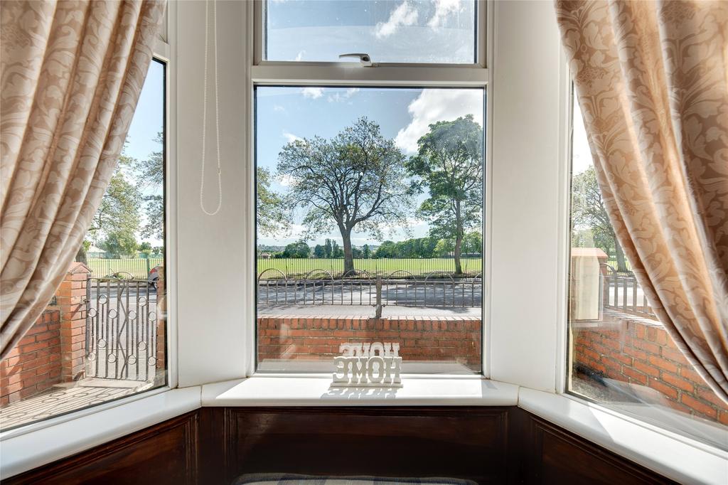 Lounge Outlook