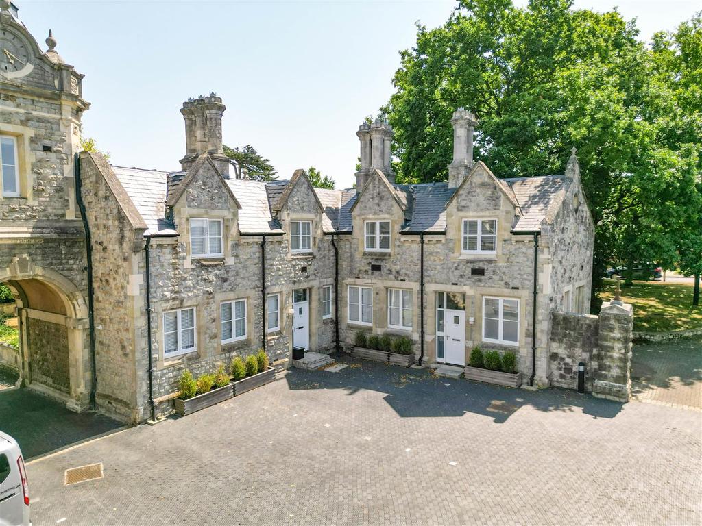 Preston Hall, Aylesford 2 bed semidetached house for sale £400,000