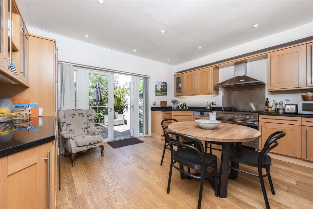 First Cross Road, Twickenham 3 bed end of terrace house £830,000