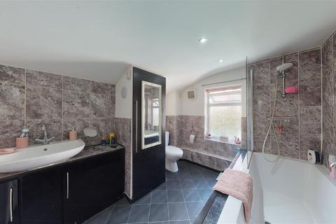 12 Pavilion Road, Folkestone, CT19 5RW