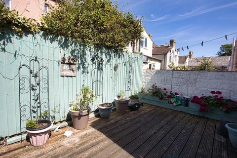 12 Pavilion Road, Folkestone, CT19 5RW