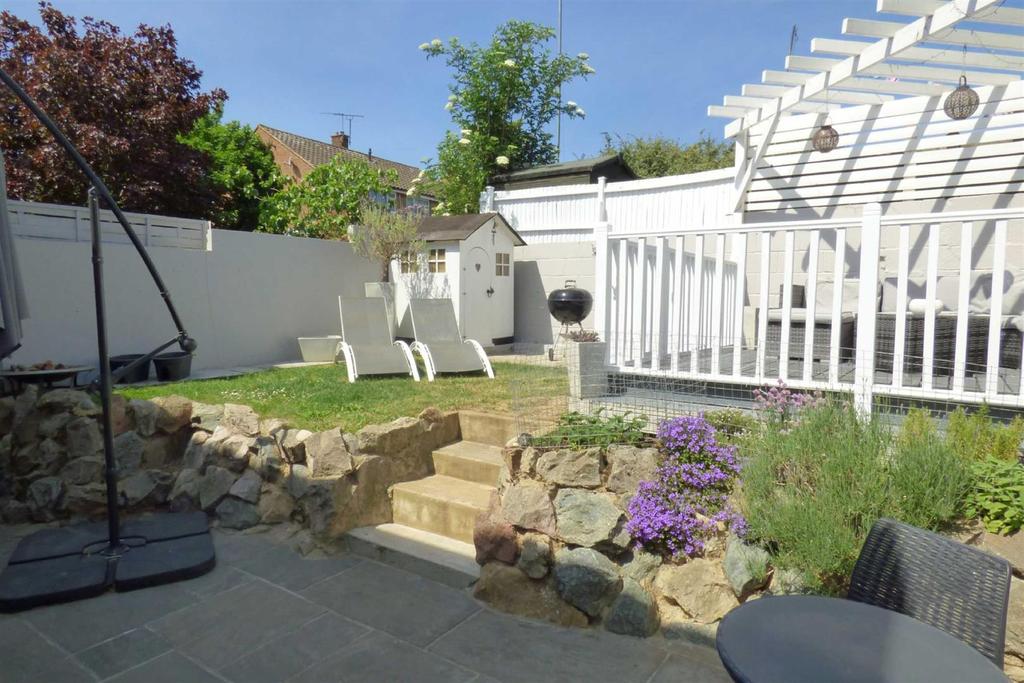 Hever Croft, Strood, 3 bed semidetached house £375,000