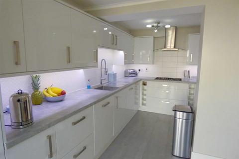 10 Hever Croft, Rochester, ME2 2NN