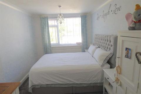 10 Hever Croft, Rochester, ME2 2NN