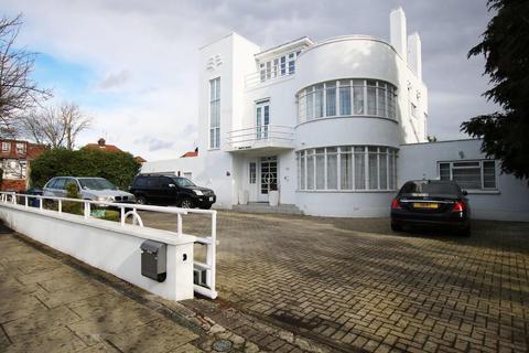 72 Downage, London, NW4 1HP