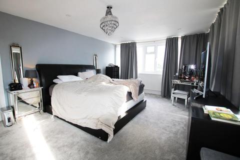 72 Downage, London, NW4 1HP