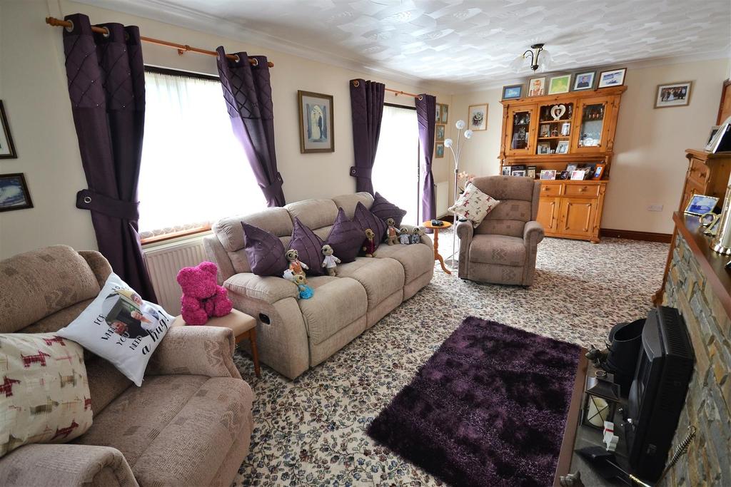 West Lane Close, Keeston, Haverfordwest 4 bed detached bungalow £350,000