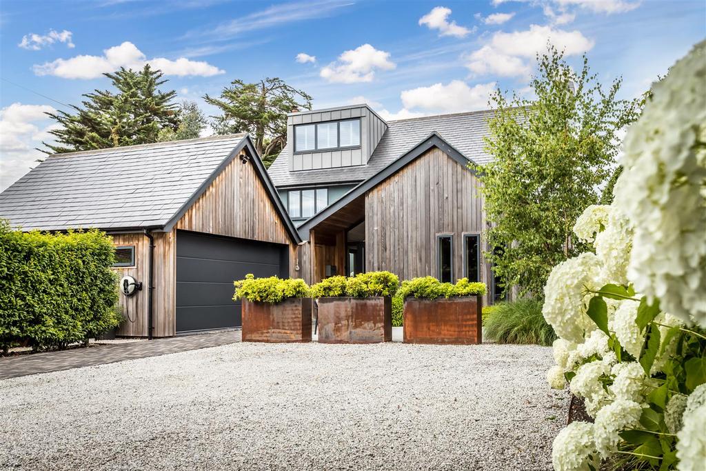 Smugglers Lane, Bosham, Chichester 4 bed detached house £1,750,000