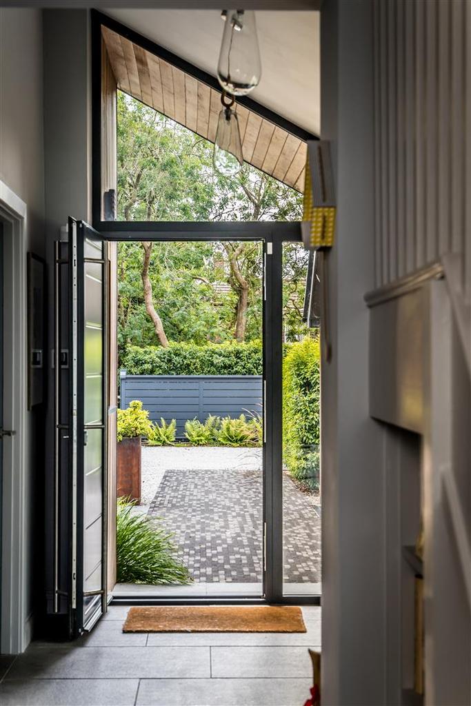 Smugglers Lane, Bosham, Chichester 4 bed detached house £1,750,000