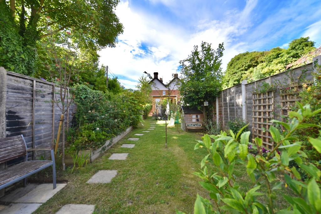 York Road, Totland Bay 3 bed semi-detached house - £375,000