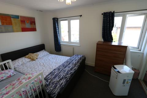 1 Boleyn Close, Chafford Hundred, Grays, RM16 6NU