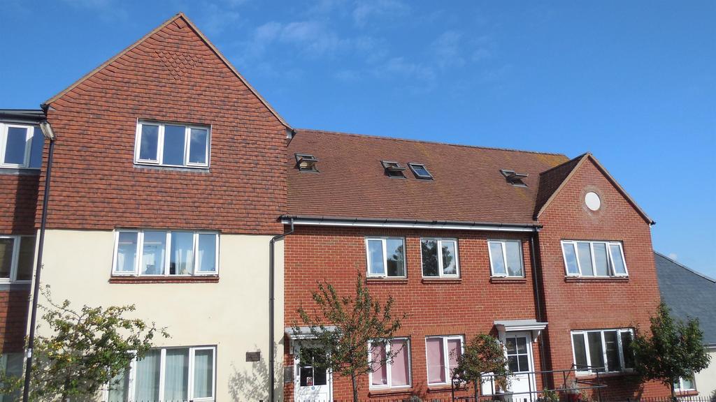 Mosbach Place, Cannon Street... 1 bed flat £795 pcm (£183 pw)