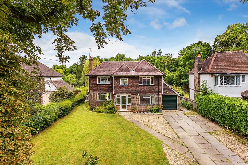 Haroldslea Drive, Horley, RH6 3 bed detached house £850,000
