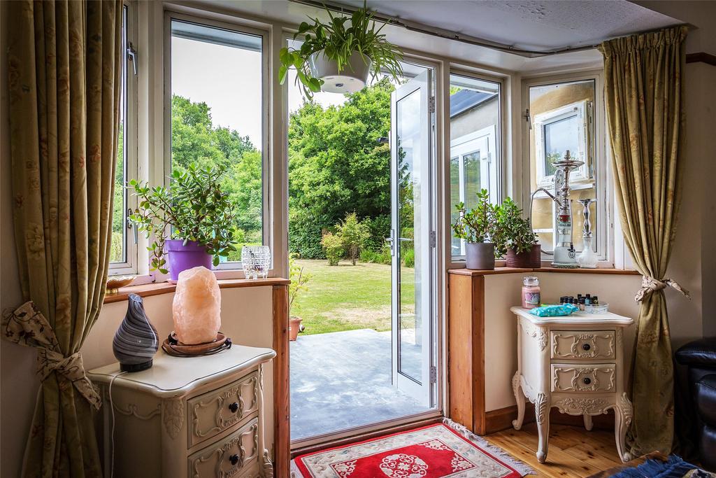 Haroldslea Drive, Horley, RH6 3 bed detached house £850,000