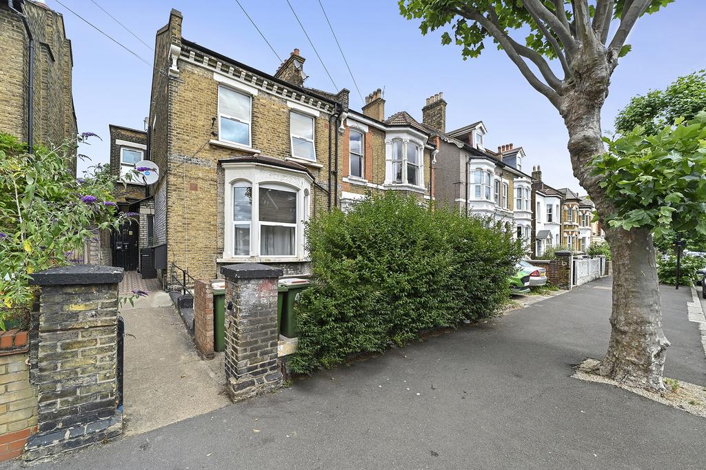 Earlham Grove, London E7 2 bed flat £375,000