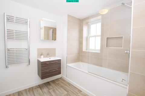 3 bedroom maisonette to rent, South Lambeth Road, London, SW8 1XA
