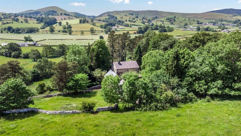 Llandegla Road, LlanarmonynIal, Mold, Clwyd, CH7 6 bed detached house