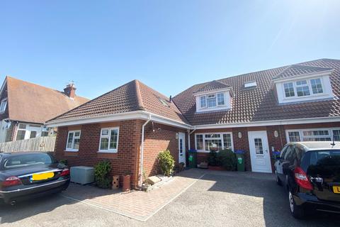 2 bedroom apartment to rent, East Albany Road, Seaford