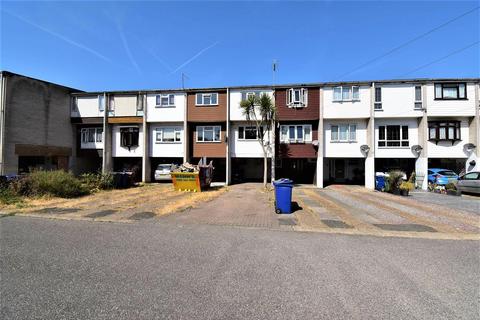 15 Aluric Close, Grays, RM16 4NB