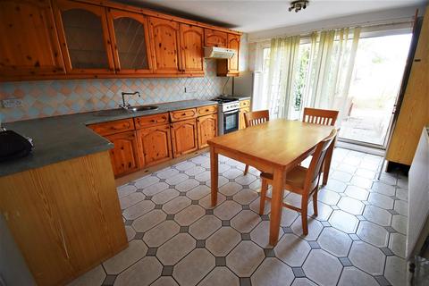 15 Aluric Close, Grays, RM16 4NB
