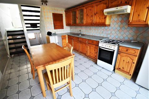 15 Aluric Close, Grays, RM16 4NB