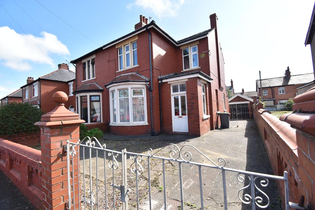 St. Ives Avenue, Blackpool, FY1 3 bed semidetached house £170,000