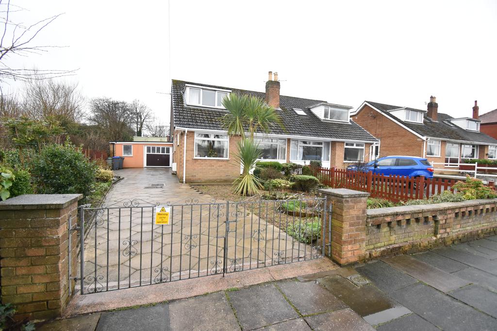 Lawson Road, Blackpool, FY3 3 bed semidetached bungalow £180,000