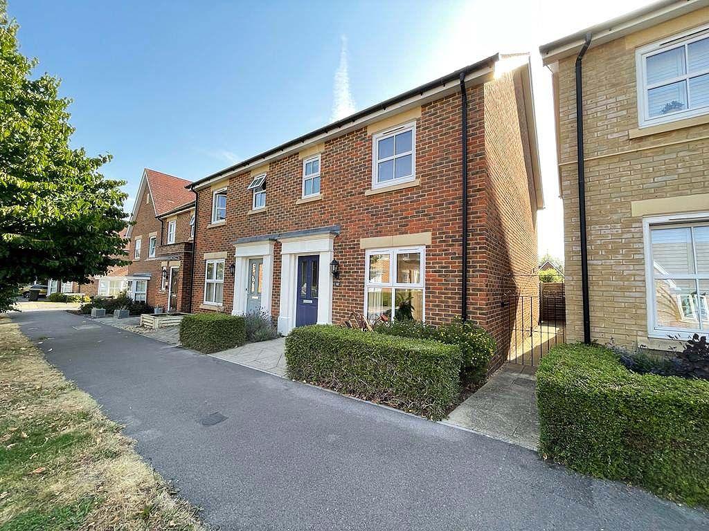 Avington Way, Sherfield Park, Basingtstoke RG27 0FN 3 bed semidetached