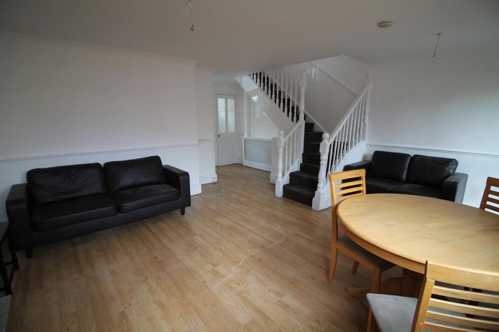 Canning Town, London, E16 2 bed flat for sale £339,999