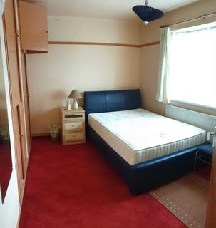 4 bedroom terraced house to rent - New Peachey Lane, Uxbridge