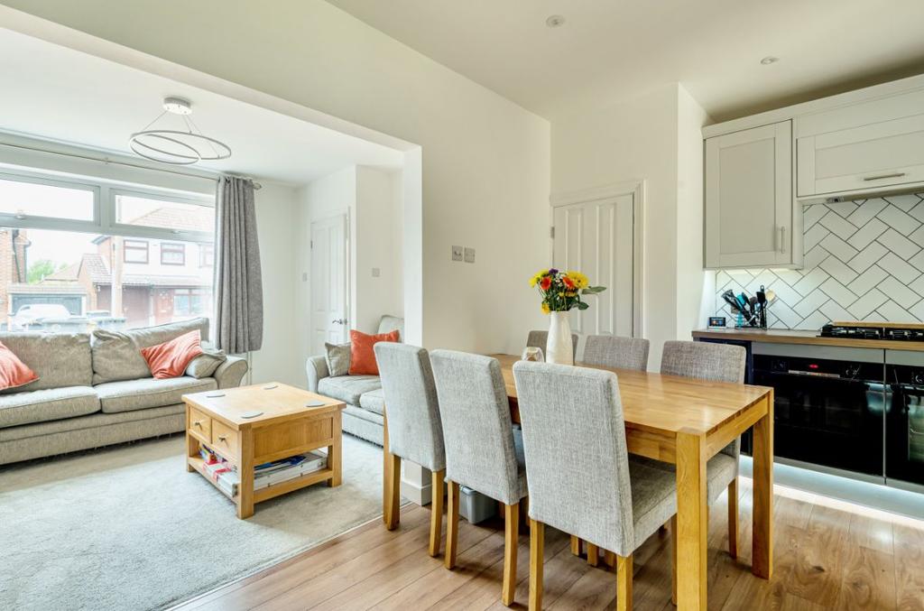 Ditmas Avenue, Kempston, Bedford 2 bed semidetached house £300,000