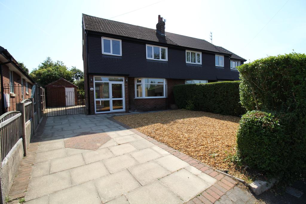Bent Lanes, Urmston, Manchester, M41 3 bed semidetached house £1,400