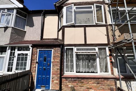 3 bedroom terraced house for sale, Saxon Ave  Feltham