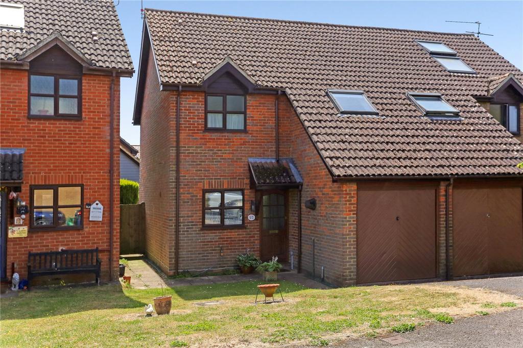 Eggars Field, Bentley, Farnham, Surrey, GU10 3 bed semidetached house