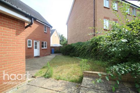 3 bedroom detached house to rent, Caddow Road