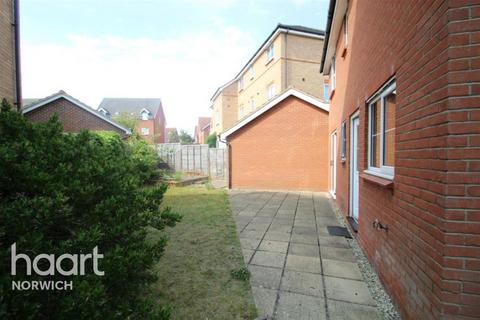 3 bedroom detached house to rent, Caddow Road