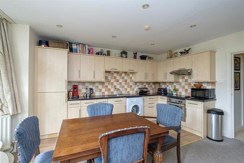 2 bedroom flat for sale - High Street, Llandrindod Wells, LD1 6AG